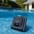 Robot de piscine dans une piscine de jardin — vue sous l'eau